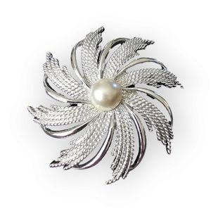 Vintage Sarah co pinwheel‎ Brooch